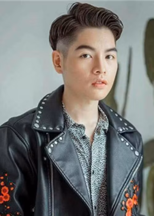 Cách đây không lâu, Đức Phúc công khai quyết định dao kéo bởi sau khi giảm cân, anh vẫn liên tục bị chê bai về ngoại hình. Ảnh: Thể thao văn hóa