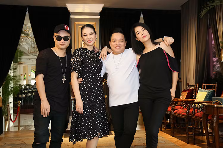 Thu Phương chia sẻ cô luôn ngưỡng mộ nhan sắc không tuổi của các người đẹp Diễm My, Thuỷ Hương.