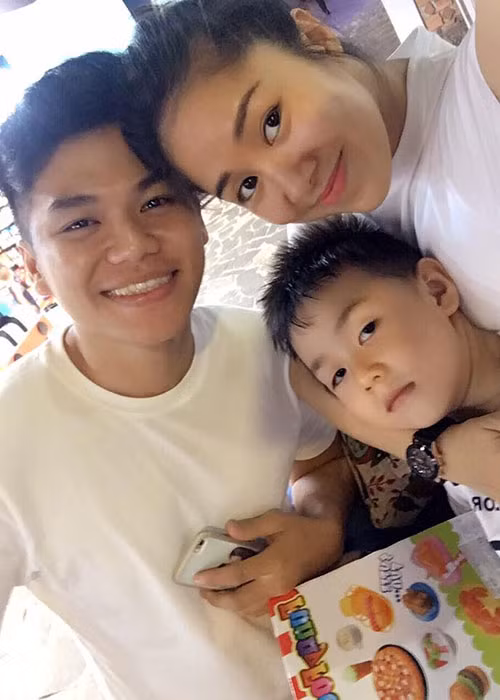 Con trai Lê Phương có mối quan hệ rất thân thiết với Trung Kiên. Nữ diễn viên từng chia sẻ bạn trai yêu bé Cà Pháo như con ruột. Anh dạy bé học, đưa bé tới trường.