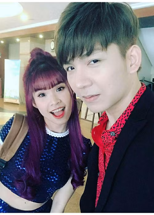 Bước ra từ cuộc thi Gương mặt thân quen 2013, Khởi My có thời gian dài vướng tin đồn hẹn hò Kelvin Khánh - nam ca sĩ kém cô 4 tuổi. Tuy nhiên, cả hai nhất quyết phủ nhận. Ảnh: Instagram nhân vật