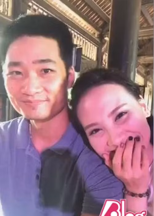 Bảo Thanh vui vẻ bên ông xã ở hậu trường. Có thể thấy, cô dường như không mấy bận tâm đến lùm xùm thả thính Việt Anh trong thời gian gần đây. Ảnh: Blog tâm sự