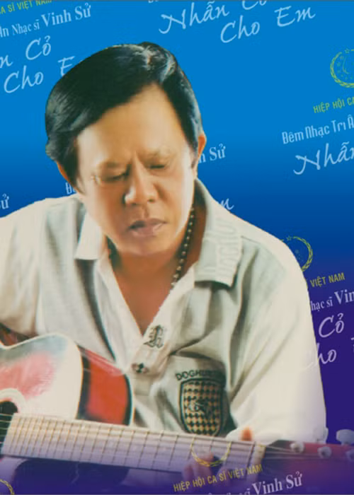 Năm 2012, nhạc sĩ Vinh Sử phát hiện mình bị ung thư đại tràng. Đây cũng là năm ông tổ chức đêm nhạc riêng ở Hà Nội nên đã quyết định thực hiện xong chương trình rồi mới mổ. Năm 2014, căn bệnh của nam nhạc sĩ chuyển sang giai đoạn di căn, phải điều trị tích cực. Ảnh: Gia đình và xã hội