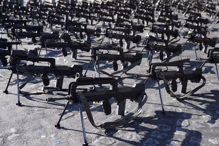 Súng trường tấn công FAMAS, vũ khí bộ binh cá nhân chủ lực của quân đội Pháp.