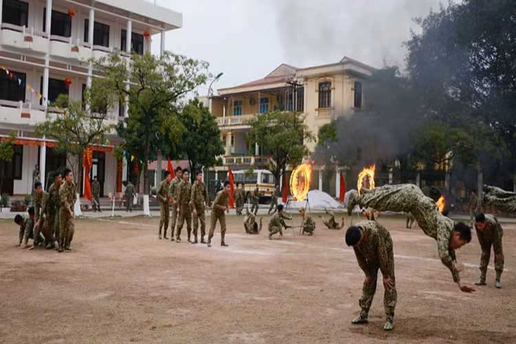 Là đơn vị thực hiện nhiệm vụ chuyên trách chống khủng bố của Bộ tư lệnh Thủ đô Hà Nội, thời gian qua cán bộ, chiến sĩ Tiểu đoàn Đặc công 18 luôn nhận thức rõ nhiệm vụ, tổ chức duy trì nghiêm chế độ trực sẵn sàng chiến đấu, bảo vệ các sự kiện chính trị của đất nước và của thành phố diễn ra trên địa bàn Thủ đô Hà Nội.