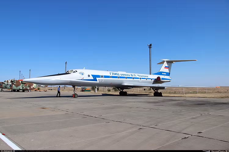 Còn Tu-134UBL là dòng máy bay huấn luyện cơ bản dành cho phi hành đoàn các dòng máy bay ném bom chiến lược tầm xa như Tu-160 và Tu-22M3 của Không quân, Hải quân Nga hiện tại. Những chiếc Tu-134UBL của Không quân Nga hiện tại được nhà máy hàng không Kharkiv chế tạo trong những năm 70-80 của thế kỷ trước. Nguồn ảnh: russianplanes.net