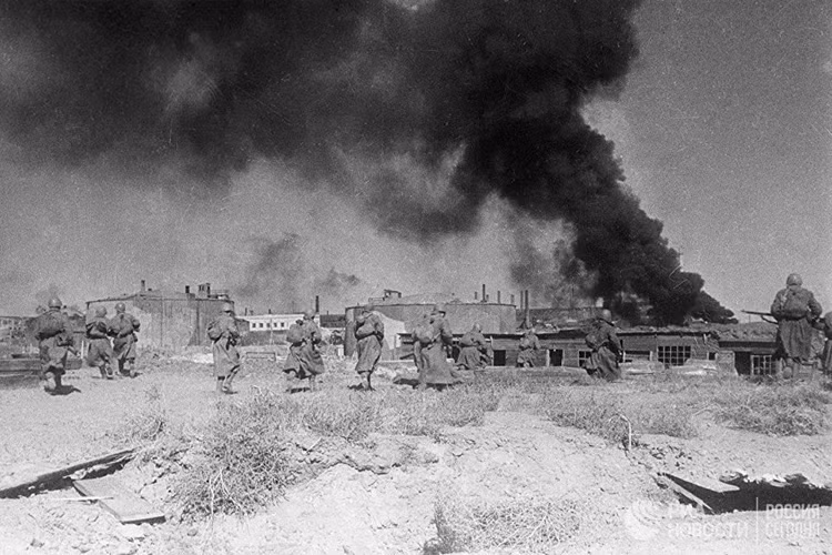 Chiến thắng của Hồng quân Liên Xô tại Stalingrad cũng không thể không kể đến vai trò của hai danh tướng Georgy Zhukov và Aleksandr Vasilevsky. Nguồn ảnh: RIA.