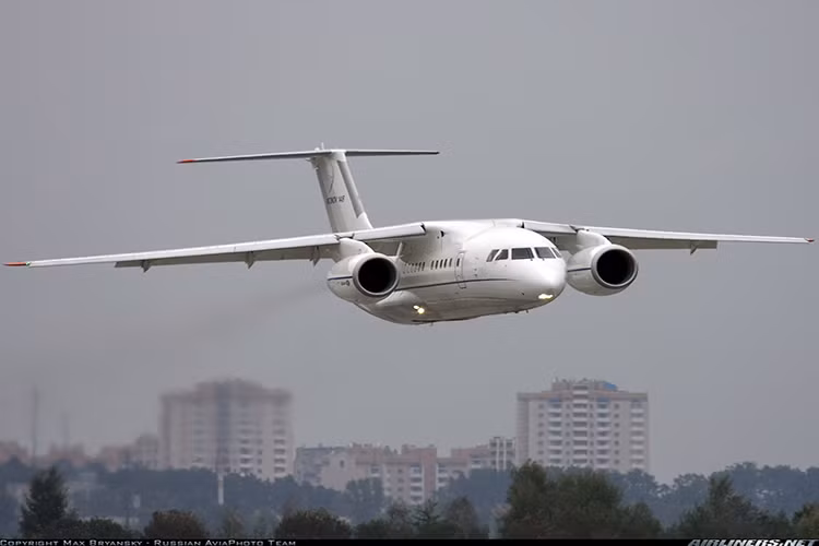Về lịch sử phát triển của AN-148, nó được sản xuất dựa trên sự hợp tác giữa Antonov và Liên hợp sản xuất máy bay Voronezh của Nga, kế thừa từ chương trình phát triển dòng máy bay Antonov An-74. Ảnh: Wikimedia.