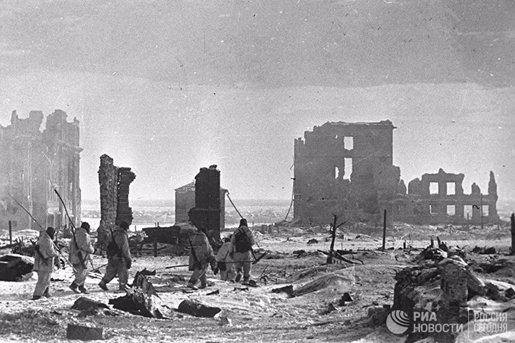 Với chiến lược trên đến giữa tháng 1/1943, các tập đoàn quân của Liên Xô đã thành công trong việc cô lập hoàn toàn tập đoàn quân số 6 khỏi sự chi viện của các tập đoàn quân khác của Đức ở gần đó khiến quân Đức ở Stalingrad rơi vào thế bị động hoàn toàn. Nguồn ảnh: RIA.