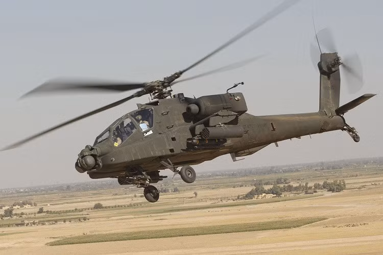 Số lượng lớn trực thăng vũ trang AH-64 Apache đã được Mỹ huy động cho trận đánh trên