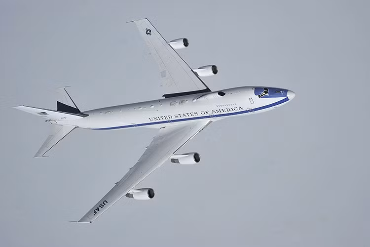 Như đã nói ở trên vai trò của E-4B là trở thành trung tâm chỉ huy tác chiến trong trường hợp có chiến tranh hạt nhân hoặc tình huống khẩn cấp quốc gia. Mỗi chiếc E-4B đều có năng lực độc nhất vô nhị mà không một mẫu máy bay nào khác trên thế giới có thể sao chép được. Nguồn ảnh: The Fulda Gap.