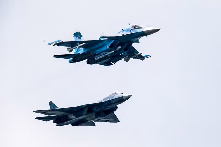 Rất khó để có thể nói Su-57 hay F-22 sẽ giành chiến thắng trong tình huống đối đầu.