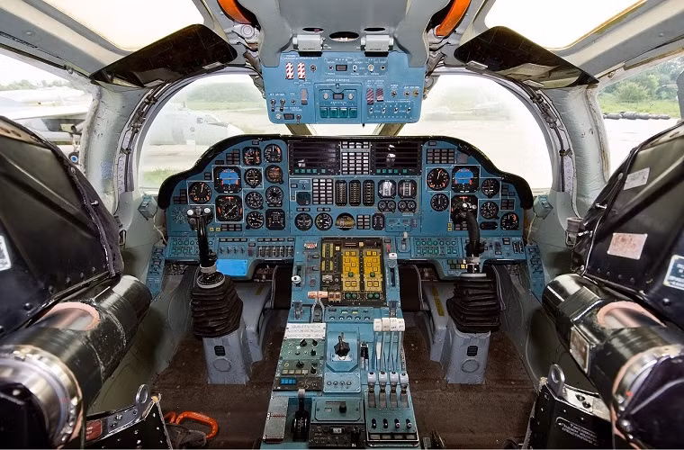 Theo giới quan sát, việc Nga nâng cấp Tu-134UBL chắc chắn có liên quan tới việc nước này khởi động lại dây chuyền sản xuất máy bay ném bom Tu-160 và nhiều khả năng Tu-134UBL đang được sửa đổi để có thể mô phỏng lại hoạt động của các biến thể Tu-160 mới của Không quân Nga. Nguồn ảnh: Wikipedia.