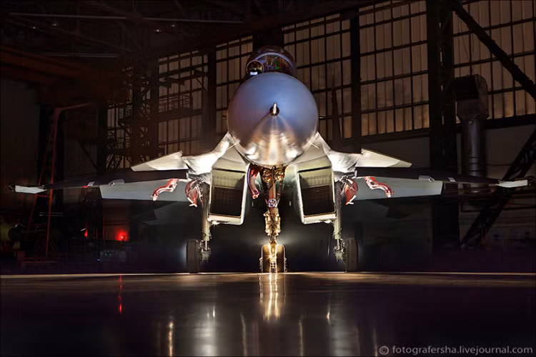 Kể từ khi Không quân Nga đưa vào trang bị Su-30SM, nhà máy Irkutsk là nhà thầu chính cung cấp dòng chiến đấu cơ đa năng thế hệ 4++ này cho các phi đội tiêm kích Nga. Nguồn ảnh: fotografersha.