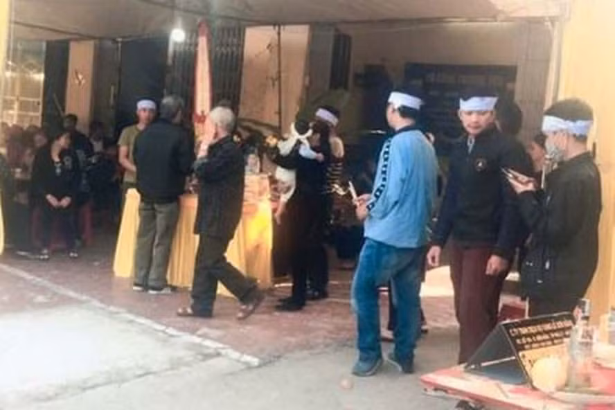 Bi can tu vong o Trai giam Ha Nam: Vet bam tim tren nguc chung minh dieu gi?