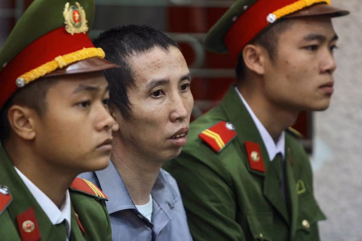 Đại diện Viện Kiểm sát cho biết, dù bị cáo Trần Thị Hiền khai không mua bán ma túy với Bùi Văn Công, Lường Văn Hùng, Vì Văn Toán và Hiền cũng không quen biết ai có tên như trên. Tuy nhiên, căn cứ vào kết quả điều tra, đủ điều kiện xác định Hiền có mua bán ma túy với Công và Hùng. 