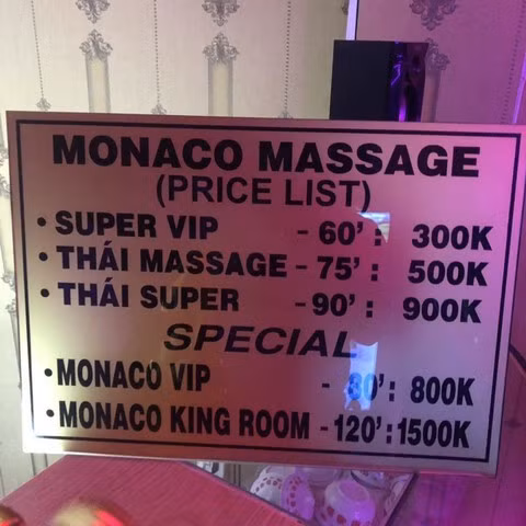Theo niêm yết công khai, giá vé một suất của Monaco giao động từ 300.000 đến 1.500.000 đồng. Trên thực tế, sau khi mua vé, khách phải trả thêm tiền bo tương đương theo suất giá vé đã mua (nghĩa là nếu mua suất King Room với giá 1,5 triệu đồng thì phải bo thêm 1,5 triệu đồng nữa). Đoàn 2 và Phòng CSHS đã lập biên bản các lỗi vi phạm và ra quyết định xử lý hành chính với cơ sở này.