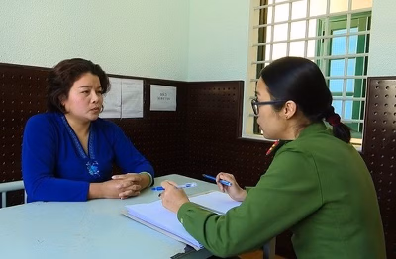 Kieu nu dieu hanh 11 cong ty ma buon ban hoa don “nhap kho” la... tan “doi hoa”