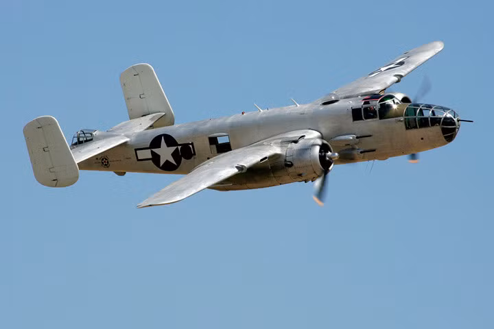 B-25 sử dụng 2 động cơ Wright Cyclone R-2600, mỗi động cơ là 1.700 mã lực.