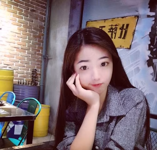 Với ngoại hình trẻ trung, xinh xắn cùng khuôn mặt ngây thơ, Thập Yêu Tương được mọi người ví von với biệt danh" cô giáo có khuôn mặt trẻ thơ nhất Trung Quốc".
