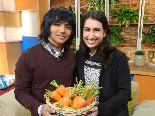 Theo nguồn tin mới nhất, nhờ các bức ảnh hot được chia sẻ trên mạng xã hội mà anh chàng "carrot man" đã có cơ hội lên sóng truyền hình như người nổi tiếng.