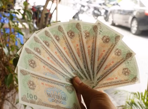 Mấy ai ngờ, có lúc tờ tiền 100 đồng lại quý đến vậy. Ảnh Zing.