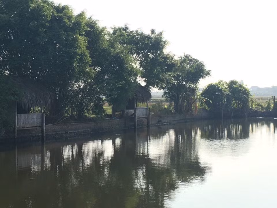 Ao nước nơi phát hiện thi thể anh Tiên.