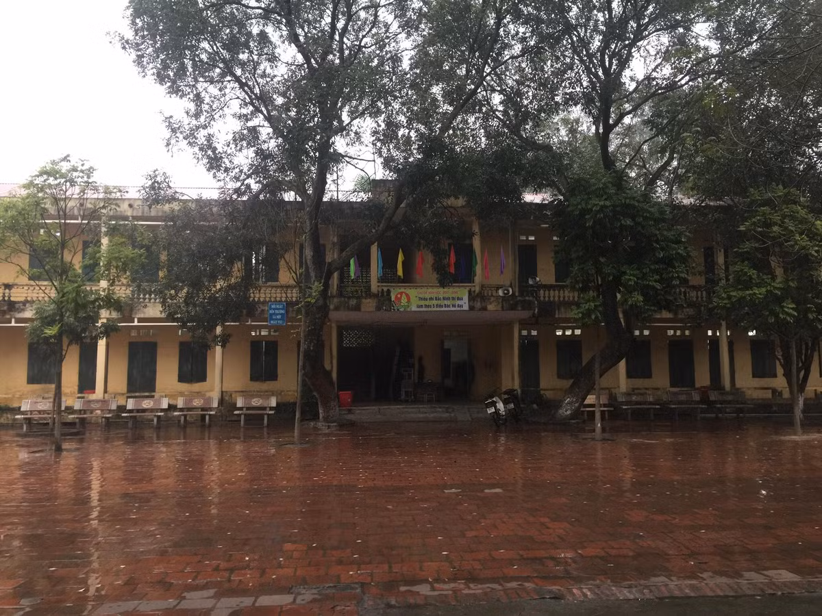 Trường Tiểu học Văn Môn nơi xảy ra vụ việc.