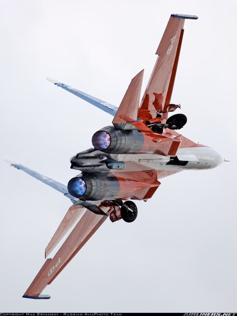 Su-30LL trong một bài bay thử nghiệm trên không.