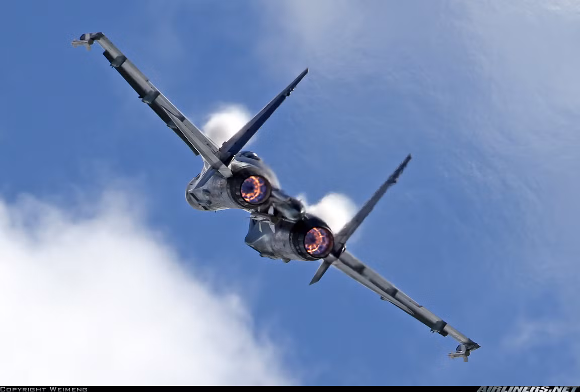 Động cơ mới giúp tiêm kích Su-35S có khả năng siêu cơ động trên không, vượt trội thế hệ Su-27/30.