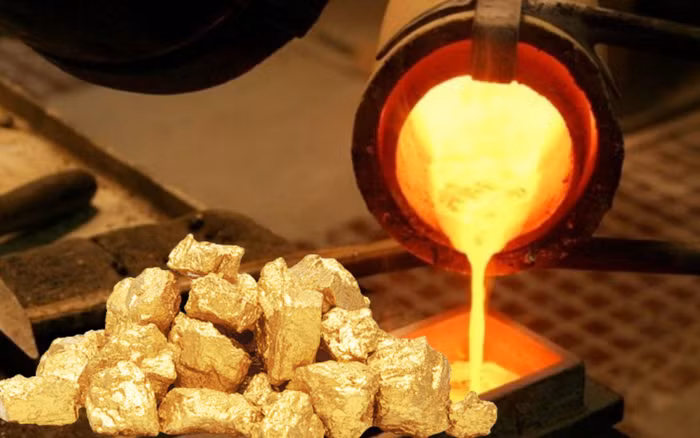 Trong hơn một thế kỷ qua, các nhà khoa học đã dày công nghiên cứu để tìm ra cách lấy vàng từ đại dương. Theo National Ocean Service, các đại dương trên Trái đất chứa khoảng 20 triệu tấn vàng. Thứ kim loại quý này vẫn lơ lửng trong nước biển. Nhưng điều đáng nói tỷ lệ vàng trong nước biển chiếm rất ít.