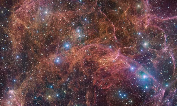 Vào đúng dịp lễ Halloween, Đài thiên văn Nam Âu (European Southern Observatory - ESO) đã công bố hình ảnh về bóng ma của một ngôi sao khổng lồ.