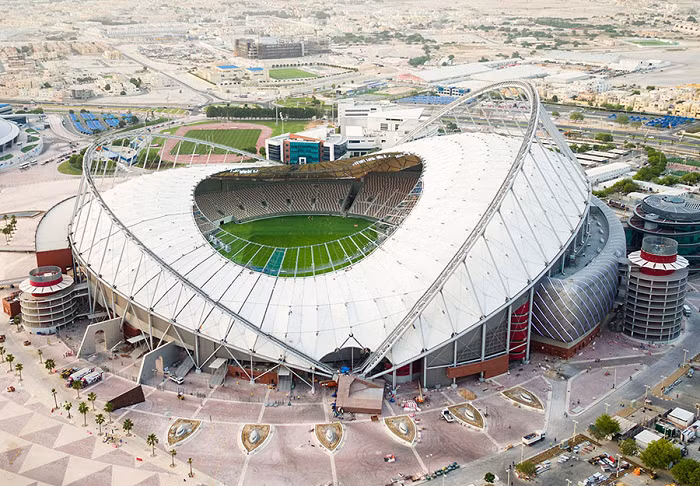 Sân vận động Qatar Foundation được ghi nhận là sân bóng di động đầu tiên trên thế giới. Mọi chi tiết xây dựng nó đều có thể tháo rời, vận chuyển đến một nơi khác và lắp ghép nhanh chóng.