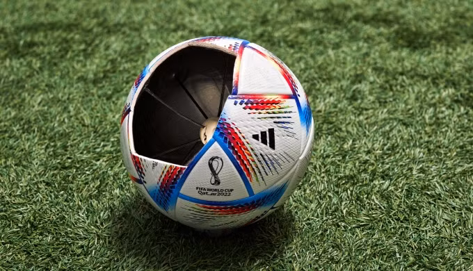 Al Rihla là bóng chính thức được sử dụng tại World Cup 2022 với tên gọi có nghĩa "hành trình" trong tiếng Ả Rập. Bên trong bóng có các cảm biến để đo dữ liệu chính xác cao như tốc độ, hướng bóng. Chúng được sử dụng kết hợp với công nghệ VAR và bắt việt vị bán tự động.