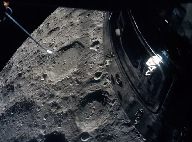 Trước đó, kỷ lục thuộc về tàu vũ trụ Odyssey dùng cho sứ mệnh Apollo 13, được ghi nhận vào 19h21 ngày 14/4/1970 với khoảng cách 400.171 km.