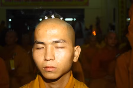 Mỗi dấu tượng trưng cho 1 điều luật cơ bản mà nhà sư phải tuân theo và nếu đủ 9 chấm đồng nghĩ là họ đã tốt nghiệp những bài học cơ bản về Phật giáo của mình.