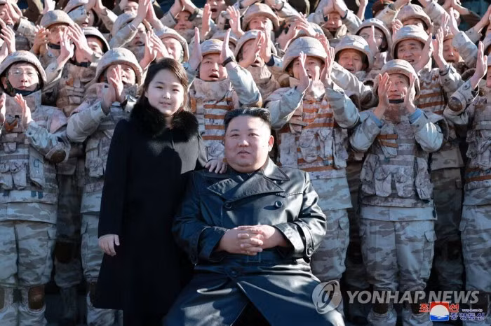 Ong Kim Jong-un lai xuat hien cung con gai trong su kien trong dai-Hinh-2