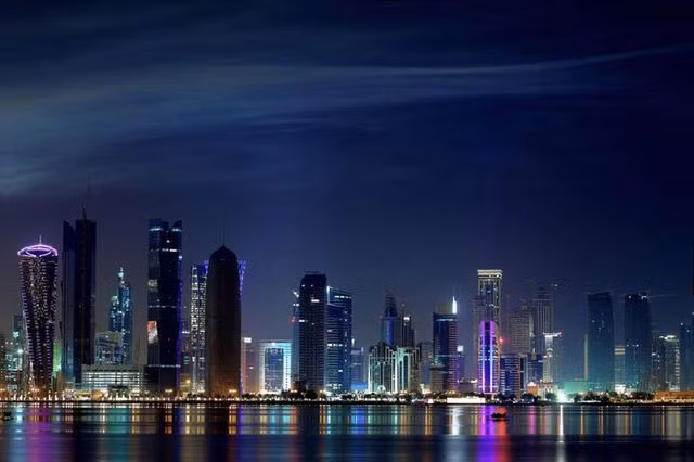 Đây là Doha của ngày hôm nay với tòa nhà chọc trời san sát. Doha đã phát triển một cách thần tốc. Do hoạt động thương mại và doanh nghiệp ngày càng tăng của Qatar, hàng trăm tòa nhà chọc trời mới được xây dựng ở Doha trong thời gian rất ngắn.