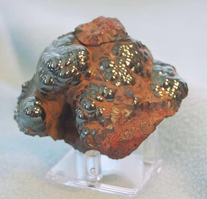 Ngoài ra, nó còn mở ra một cánh cửa thú vị khác, bởi thành phần Stromatolite được thay thế hầu hết bằng hematit do thời tiết gần đây mà các nhà khoa học khai thác được từ thạch nhũ Tây Úc rất giống với đá trầm tích... Sao Hỏa.