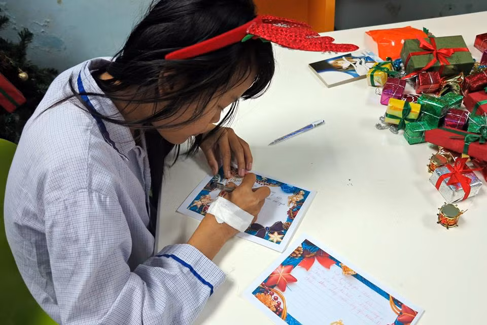 giang sinh 2014 benh nhi uoc co mau de truyen hinh anh 2