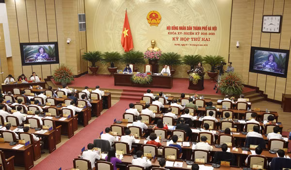 Trong nua nam, Ha Noi ky luat 442 dang vien