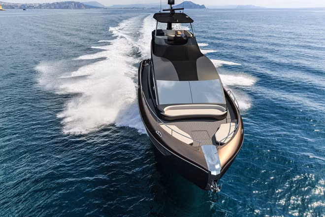 Năm ngoái, Lexus công bố bản vẽ phác thảo LY 650 với nhiều nét tương đồng concept Sport Yacht trước đó. Tuy nhiên, LY 650 có kích thước lớn hơn, dài 19,8 m so với 12,8 m của bản concept.