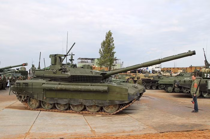 T-80BVM dù được kỳ vọng giúp Nga lấy lại hào quang của dòng xe tăng T-80 Liên Xô trong quá khứ, tuy vậy thực tế có thể sẽ nghiệt ngã hơn những gì mong đợi, thậm chí dòng xe tăng này còn thua xe phiên bản T-84, một biến thể được Ukraine phát triển từ T-80 Liên Xô.
