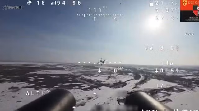 UAV Ukraine hoa “tho san” tren chien truong voi sung san hai nong-Hinh-3