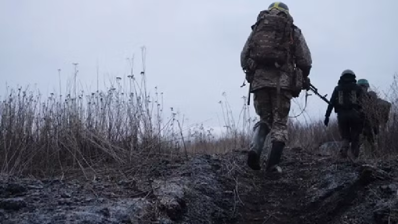 Tình hình tại Popovka vẫn chưa rõ ràng. Một số nguồn tin cho rằng quân Ukraine vẫn còn trong làng, trong khi các nguồn khác nói rằng họ đã bị đẩy lùi và hiện đang cố thủ trên các cánh đồng và dải rừng ở phía nam ngôi làng. Ảnh: Getty Images