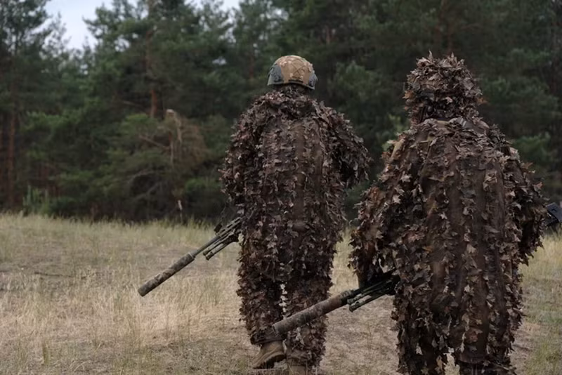 Trong đó, có 7 lữ đoàn thuộc dòng 150 mới được Quân đội Ukraine thành lập sau năm 2024. Đây là các lữ đoàn dự trữ chiến lược, vốn dự kiến được huấn luyện và sẵn sàng chiến đấu vào năm 2025, nhưng đã được gấp rút điều chuyển tới chiến tuyến phía nam vào tháng 12 và 1, cụ thể là tại khu vực Pokrovsk - Kurakhove -Velyka Novosilka. Ảnh: Bộ Quốc phòng Nga.