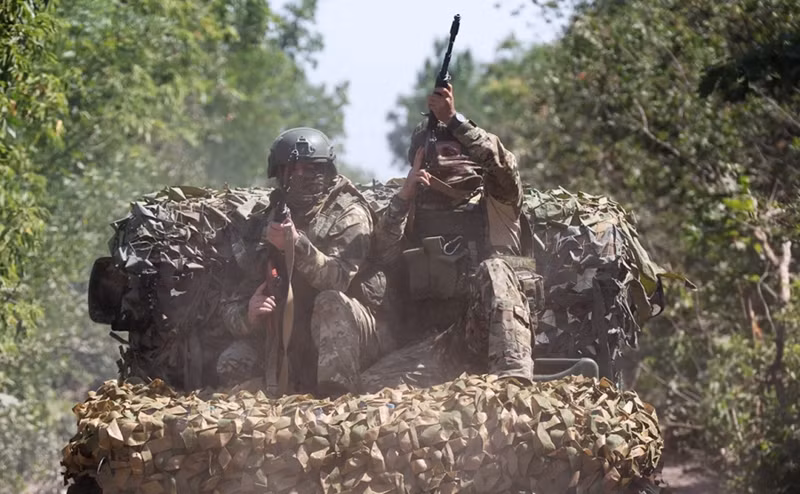 Ở hướng nam Donbas, mặc dù Quân đội Nga chịu tổn thất rất lớn, nhưng chiến tuyến nhìn chung vẫn đang tiến lên một cách chậm rãi và hiện chỉ cách tỉnh Dnipropetrovsk 6,5 km, sắp sửa tái khởi động chiến dịch Dnieper. Ảnh: TASS.