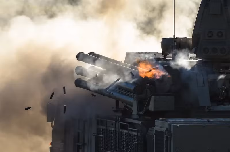 Theo nhà báo Butusov, phần lớn các lực lượng chiến lược này đã “biến mất” ở nam Donbas. Do các lực lượng chiến lược này không thể chặn đứng được bước tiến của Nga, Quân đội Ukraine đã bắt đầu thử nghiệm chiến thuật mới, cố gắng làm gián đoạn các cuộc tấn công của Nga bằng cách phá hủy các sở chỉ huy của đối phương. Ảnh: Bộ Quốc phòng Nga.