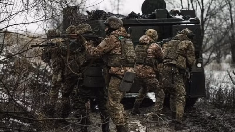 Để ngăn chặn đợt tấn công của Nga, Quân đội Ukraine đã thiết lập một phòng tuyến cuối cùng ở phía nam và tây nam Pokrovsk cách đây 10 ngày. Tuy nhiên, đến thời điểm hiện tại, 3 trong số 4 điểm chốt quan trọng của phòng tuyến này đã bị quân Nga phá vỡ. Ảnh: GeneralStaff.ua.