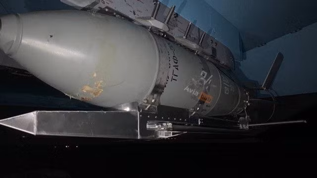 Dù Ukraine đã bắn hạ một số bom lượn, nhưng số lượng bom Nga sử dụng hàng ngày – từ 50 đến 100 quả ở một số khu vực – đang khiến hệ thống phòng thủ Ukraine bị quá tải.