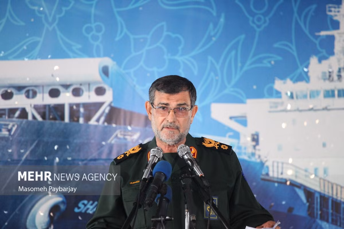 Chỉ huy hải quân IRGC, Đô đốc Alireza Tangsiri, tiết lộ rằng việc cải tạo tàu mất hơn hai năm. Chuyên gia quân sự Mehdi Bakhtiari nhận xét với Tehran Times rằng việc chuyển đổi tàu thương mại thành tàu quân sự là một phương án vừa thực tiễn vừa hiệu quả, giúp Iran mở rộng khả năng hoạt động tại Ấn Độ Dương và Biển Đỏ.